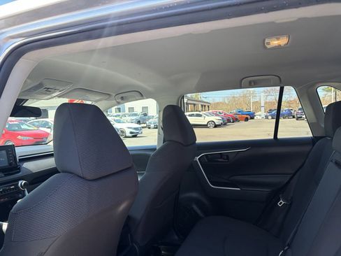 Used 2019 Toyota RAV4 LE AWD/4WD image 20
