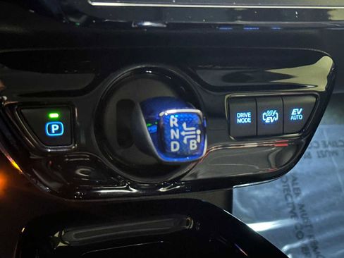 Used 2017 Toyota Prius Prime Advanced image 16