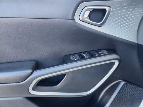 Used 2020 Kia Soul LX image 21