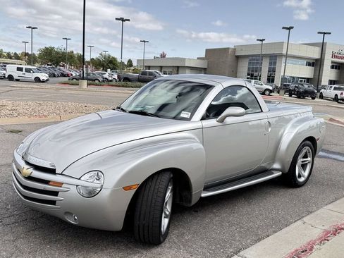 Used 2004 Chevrolet SSR w/ Preferred Equipment Group RWD image 4