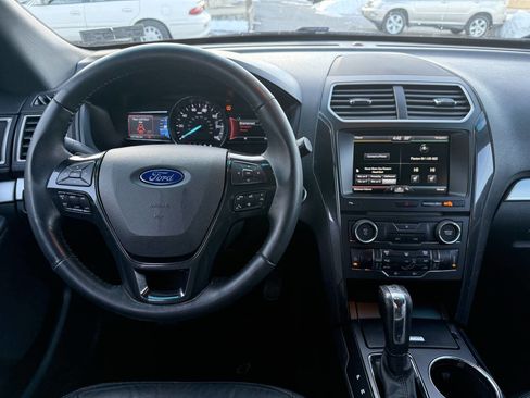Used 2016 Ford Explorer XLT w/ Equipment Group 202A image 25