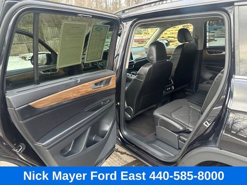 Used 2024 Volkswagen Atlas SE image 32