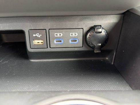Used 2022 Toyota Highlander XLE AWD/4WD image 44