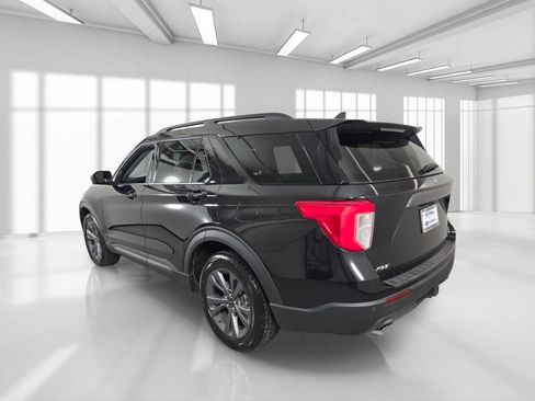 Used 2023 Ford Explorer XLT w/ Equipment Group 202A AWD/4WD image 5