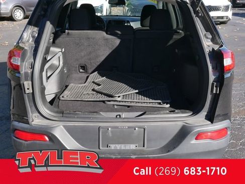 Used 2015 Jeep Cherokee Latitude w/ Cold Weather Group image 20