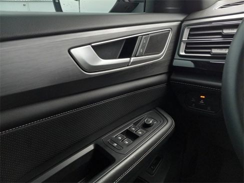 Used 2024 Volkswagen Atlas Cross Sport SE w/ Panoramic Sunroof Package image 23