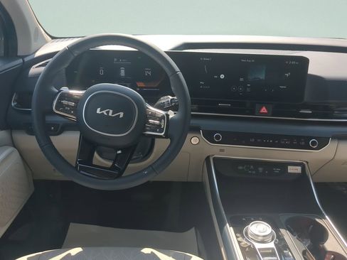Certified 2026 Kia Carnival EX FWD image 10