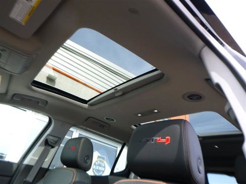 Used 2022 GMC Acadia AT4 w/ Technology Package AWD/4WD image 20