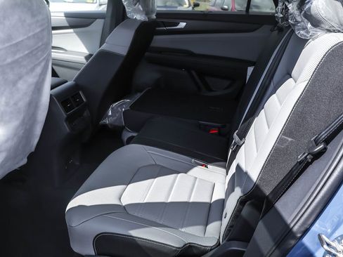 New 2026 Volkswagen Atlas Cross Sport SEL R-Line image 32