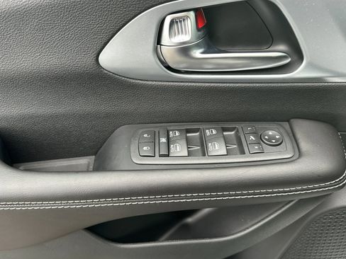 New 2026 Chrysler Pacifica Limited image 11