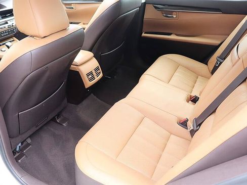 Used 2016 Lexus ES 350 w/ Luxury Package w/Wood Trim FWD image 14