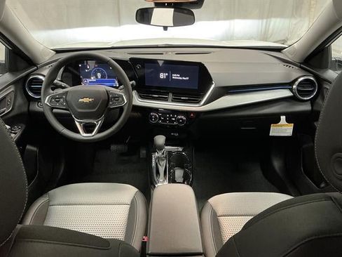 New 2026 Chevrolet Trax LT w/ Sunroof Package FWD image 18
