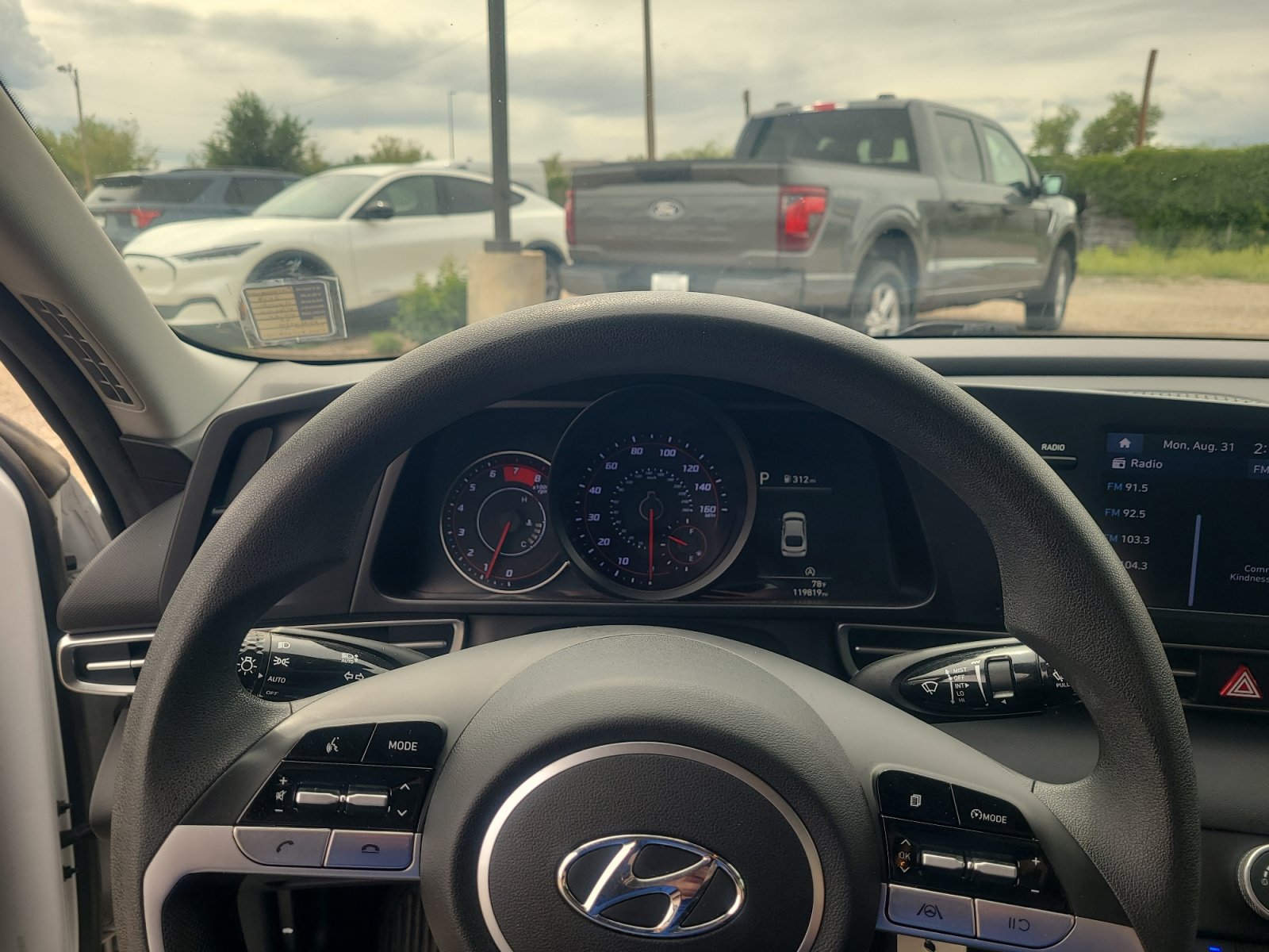 Used 2022 Hyundai Elantra SE FWD image 10