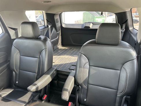 Used 2019 Chevrolet Traverse LT w/ LT Premium Package image 18
