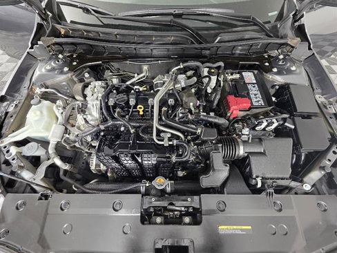 Used 2024 Nissan Altima 2.5 SV FWD image 11