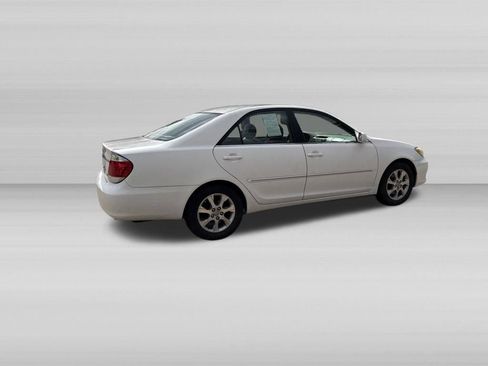 Used 2005 Toyota Camry XLE w/ VSC & Side Airbag Pkg FWD image 4