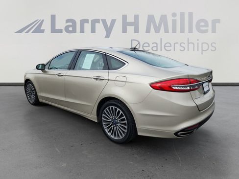 Used 2017 Ford Fusion SE w/ Fusion SE Technology Package image 3
