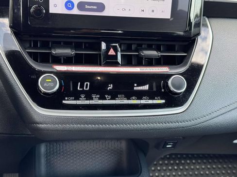 Used 2025 Toyota Corolla SE FWD image 6