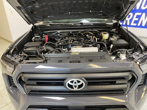 Used 2025 Toyota Tacoma SR5 image 9