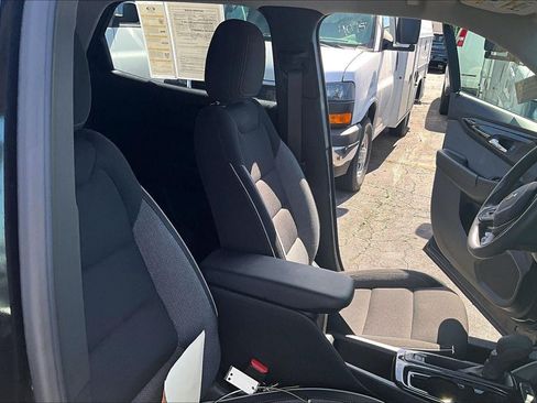 Used 2025 Chevrolet TrailBlazer LT AWD/4WD image 7