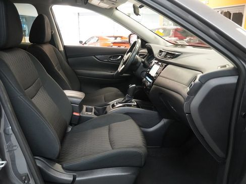 Used 2017 Nissan Rogue SV w/ SV Premium Package AWD/4WD image 35