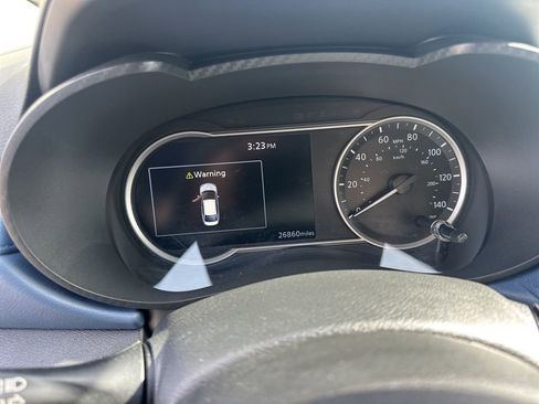 Used 2025 Nissan Versa SV image 4