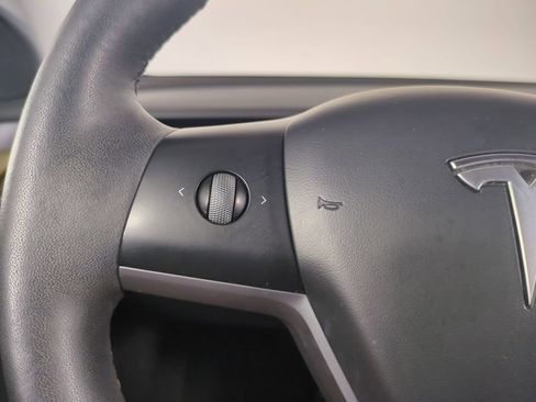 Used 2023 Tesla Model Y AWD image 31