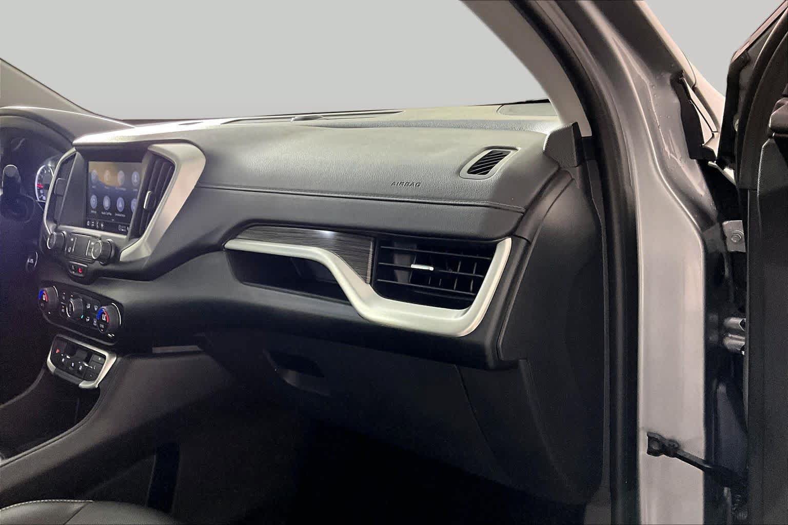 Used 2024 GMC Terrain SLT w/ Elevation Edition FWD image 16
