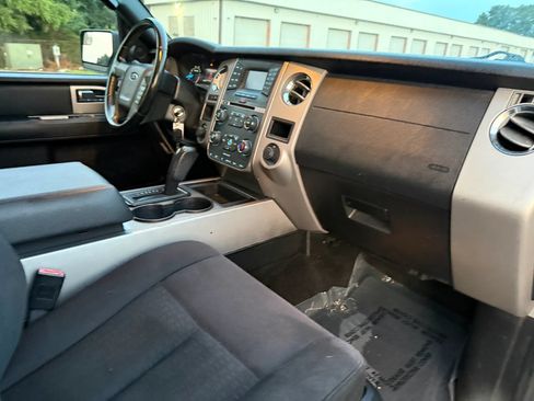 Used 2017 Ford Expedition EL XLT AWD/4WD image 19