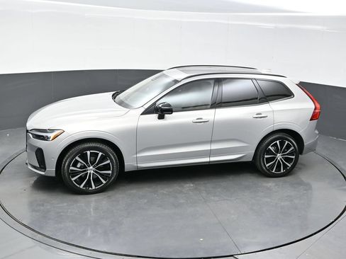 Used 2025 Volvo XC60 B5 Plus AWD/4WD image 33