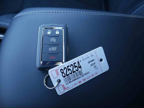 New 2025 Jeep Grand Cherokee Altitude image 29