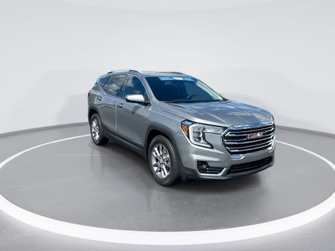 Used 2023 GMC Terrain SLT w/ LPO, Floor Liner Package FWD image 2
