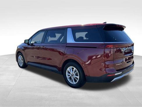 Used 2024 Kia Carnival LX FWD image 3