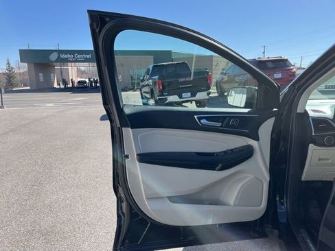 Used 2016 Ford Edge Titanium image 29