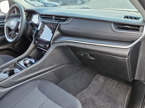 Used 2024 Jeep Grand Cherokee Laredo X image 19