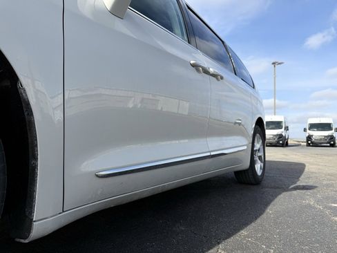 Used 2017 Chrysler Pacifica Touring-L Plus w/ Advanced Safetytec Group image 11