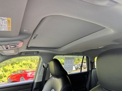 Used 2021 Toyota Highlander XLE FWD image 7