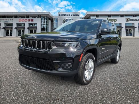 Certified 2024 Jeep Grand Cherokee Laredo X w/ Trailer Tow Package AWD/4WD image 4