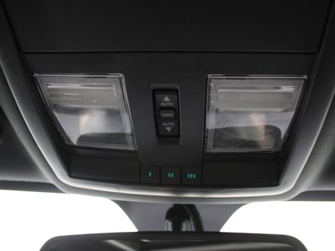 Used 2013 Dodge Challenger R/T Plus image 19