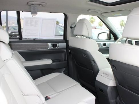 Used 2025 Hyundai Santa Fe Limited AWD/4WD image 7