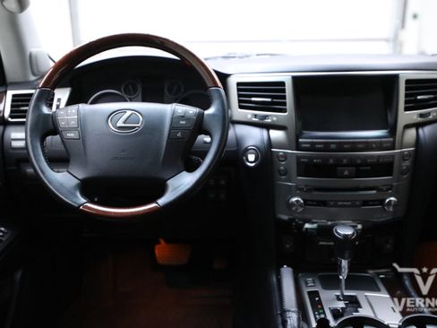 Used 2013 Lexus LX 570 4WD w/ Preferred Accessory Pkg image 20