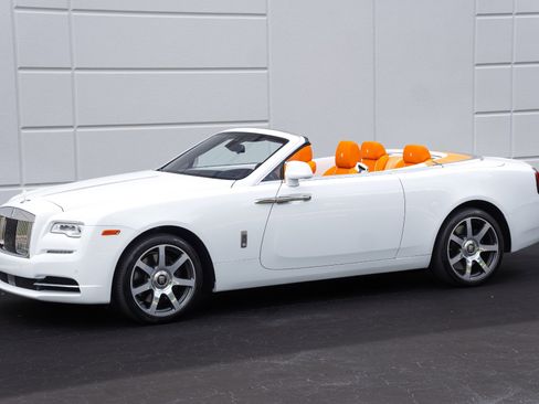 Used 2017 Rolls-Royce Dawn RWD image 31