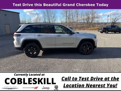 New 2025 Jeep Grand Cherokee Altitude AWD/4WD image 3