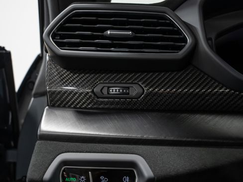 Used 2024 Lamborghini Urus Performante AWD/4WD image 50