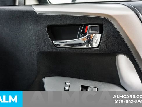 Used 2018 Toyota RAV4 XLE AWD/4WD image 45