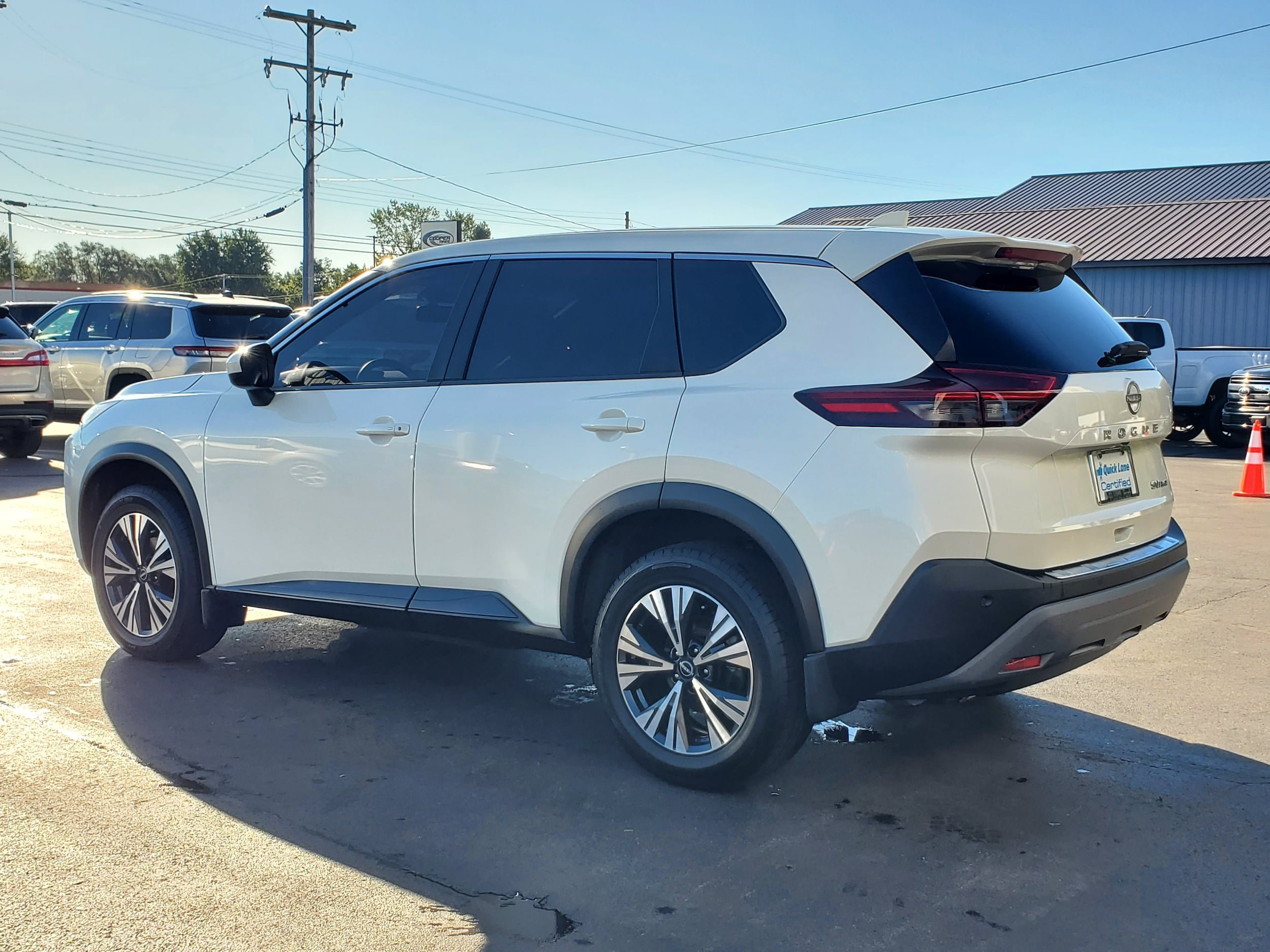 Used 2023 Nissan Rogue SV AWD/4WD image 3