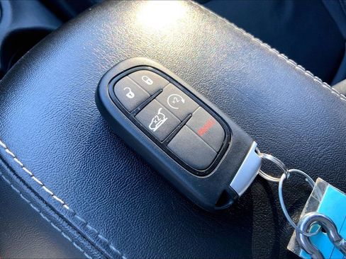 Used 2019 Jeep Cherokee High Altitude image 11