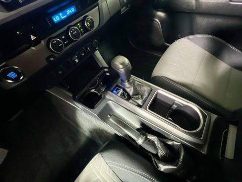 Used 2021 Toyota Tacoma TRD Sport image 26