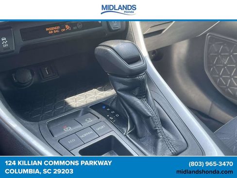 Used 2020 Toyota RAV4 XLE FWD image 30