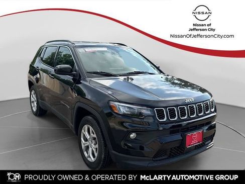 Used 2024 Jeep Compass Latitude AWD/4WD image 1